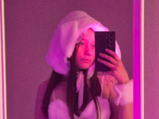 camgirl playing with vibrator SophieKuper
