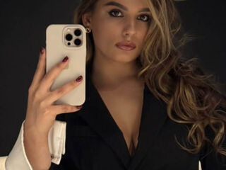 nude webcamgirl pic TaHillmer