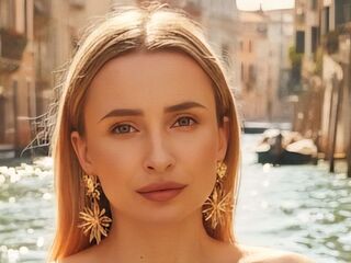 cam girl playing with sextoy VictoriaVerona